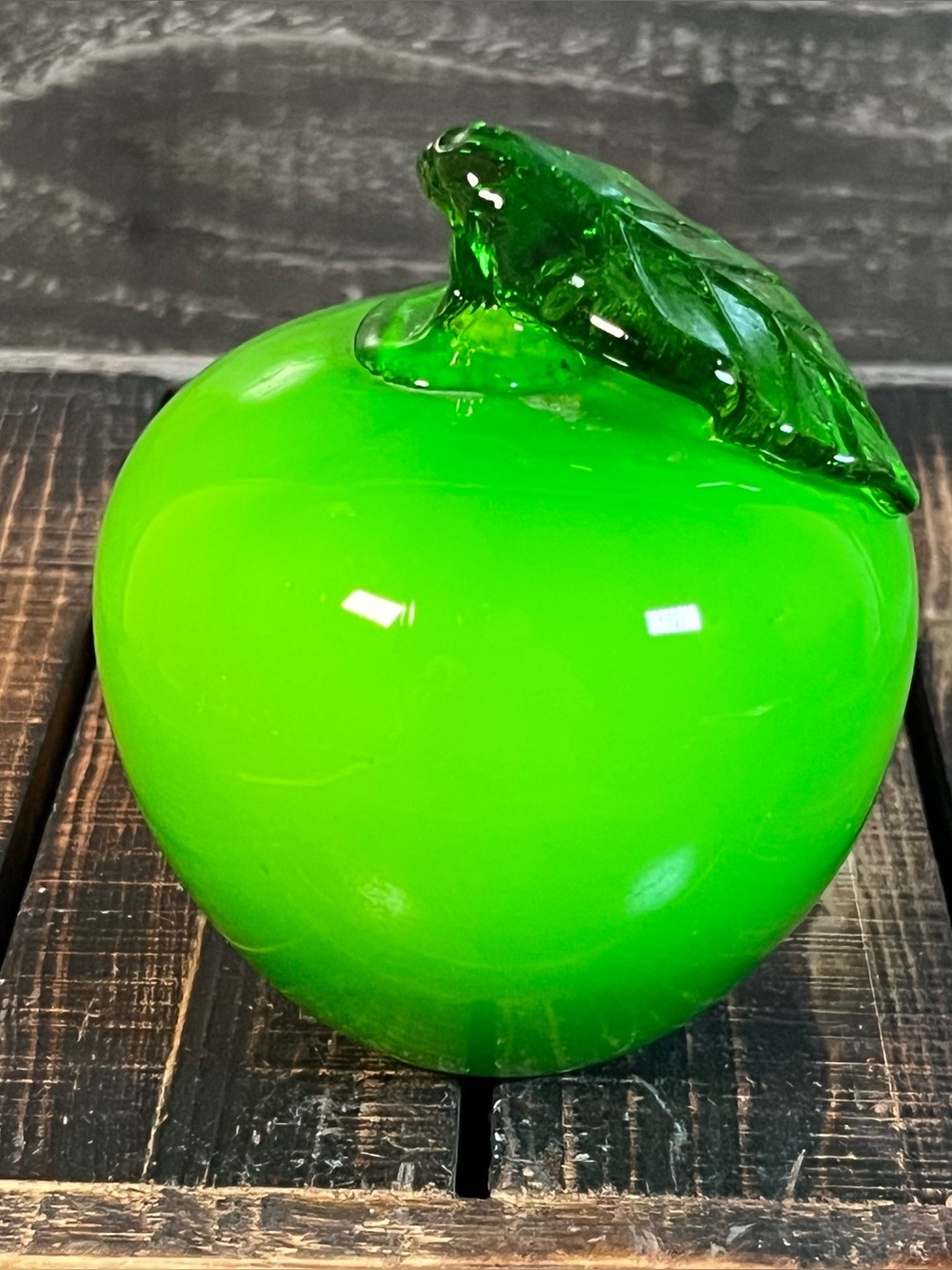Vintage Green Hand Blown Art Decorative Glass Apple Figurine Paperweight 4"